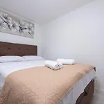 Belleza With Private Jacuzzi Daire Zadar