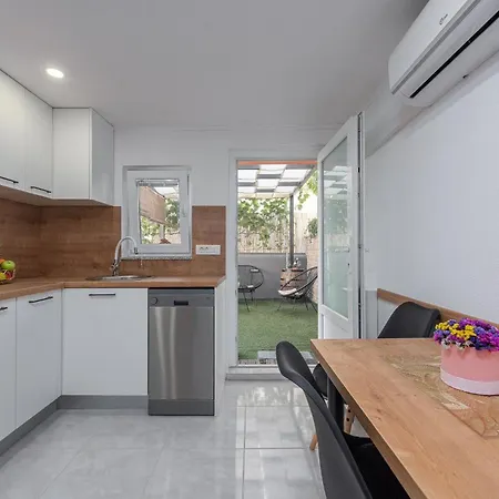 Belleza With Private Jacuzzi Appartement